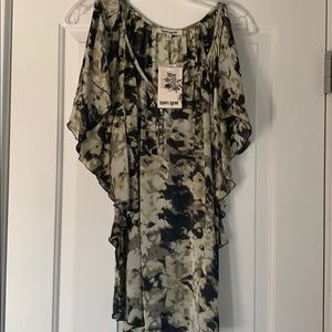 NWT flutter sleeve blouse